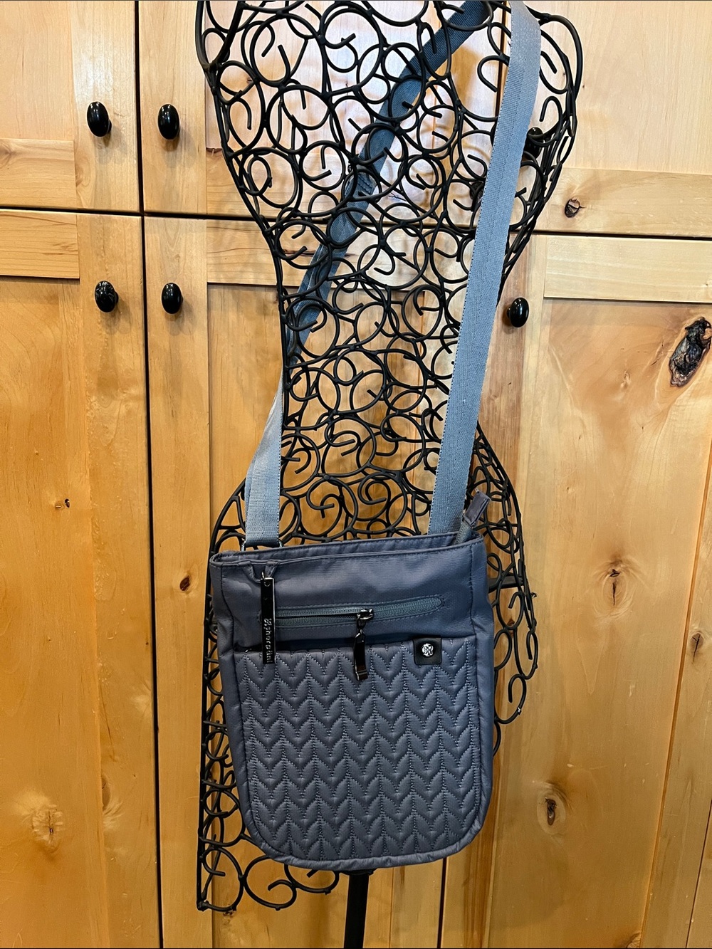 Sherpani Quilted Gray Crossbody Shoulder Bag 10”x8” Like New!